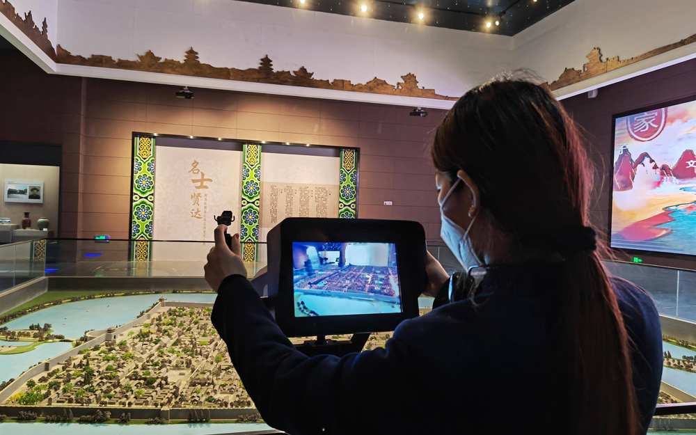 推廣博物館VR展廳時，線上和線下渠道如何結合？